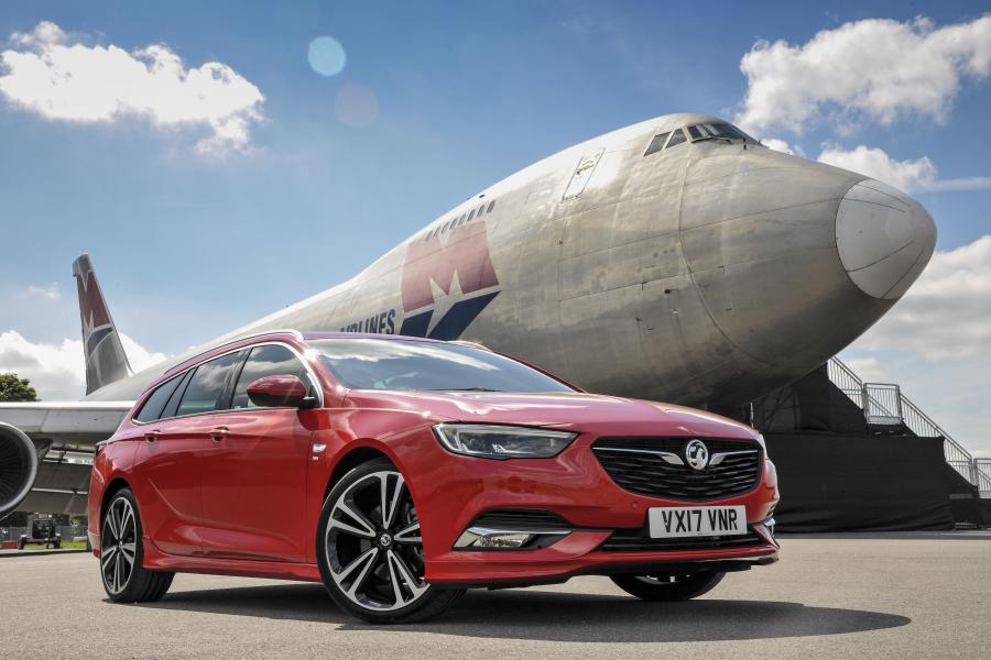  Vauxhall Insignia Sports Tourer 2017 года  (фото 16 из 35)